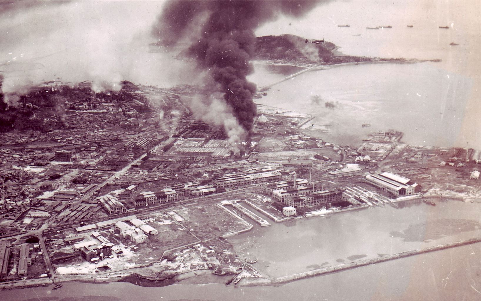 Korean War 인천[Incheon, 仁川] , 1950-THE FREE SKY